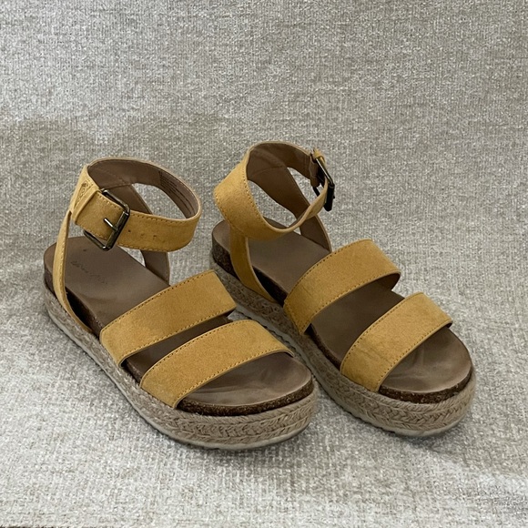 Platform Sandal - Picture 5 of 5